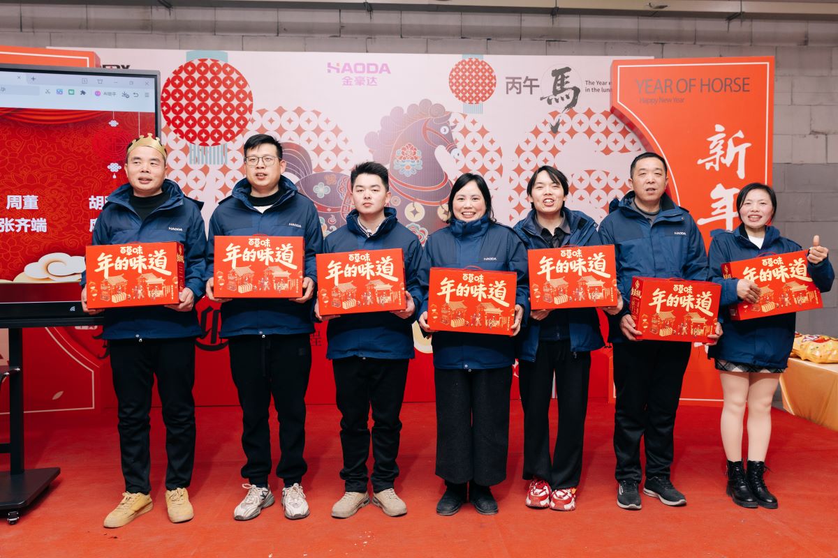 Jinhoda team members with holiday gifts after lucky draw at company Spring Festival dinner Jinhoda team members with holiday gifts after lucky draw at company Spring Festival dinner